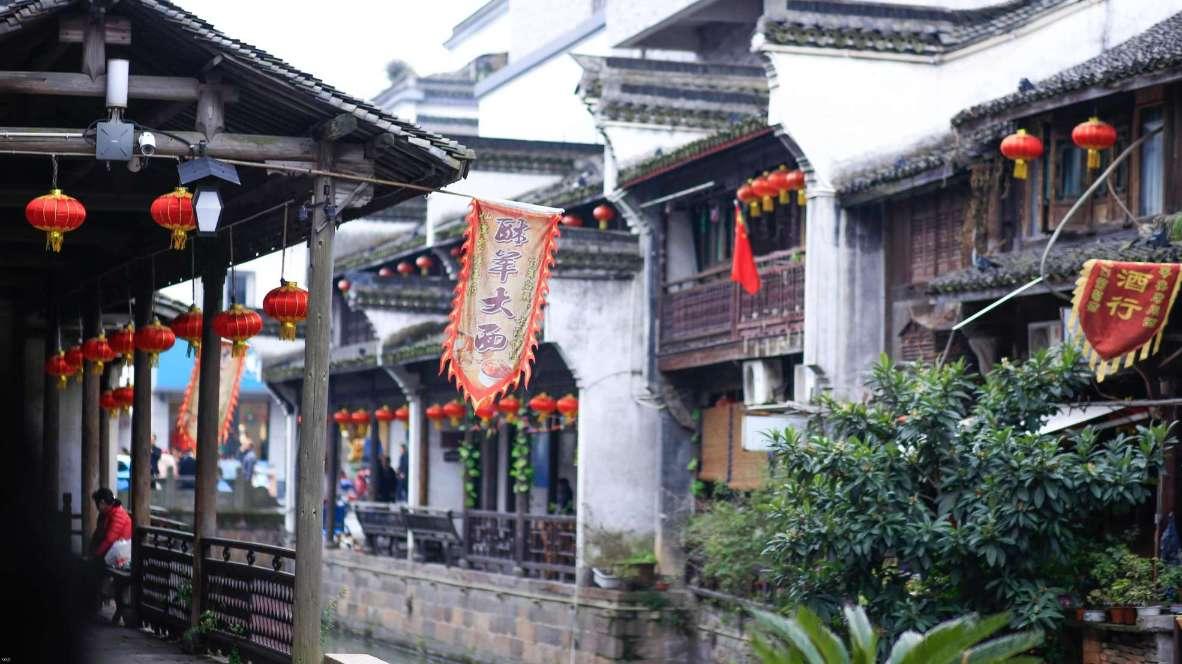 夏季的时尚女孩
